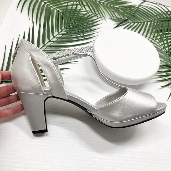 Easy Street Flash Silver Satin Open Toe Heeled Dress Sandals Size 9.5 WW NWB - Picture 11 of 14